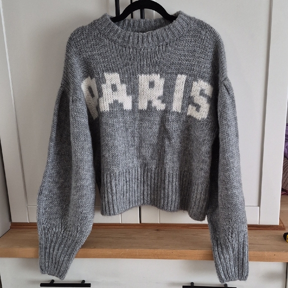 H&M Sweaters - 💙H&M Grey and White 'PARIS' Crewneck Sweater